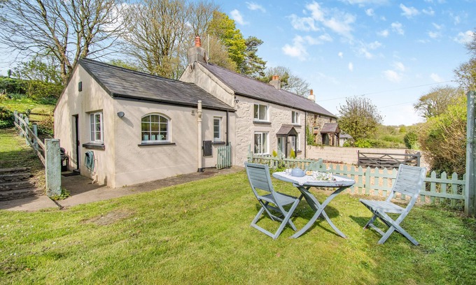 Fishguard House | Tyr Wennol - Two Bedroom House, Sleeps 4
