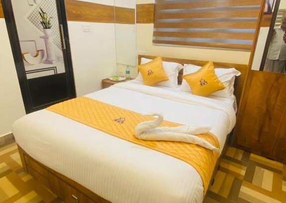 Sulthan Bathery Hotel | UCK VILLAS Muthanga