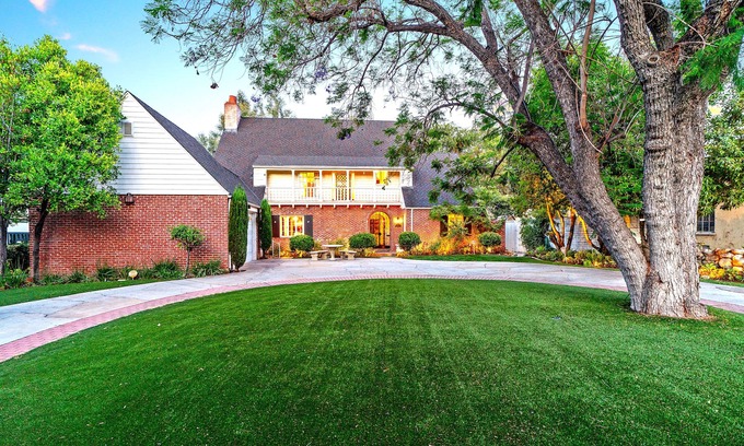 North Arroyo House | UCLA vs New Mexico Footbal Game Promo- Rose Bowl Mansion 5 min Walk to the Game