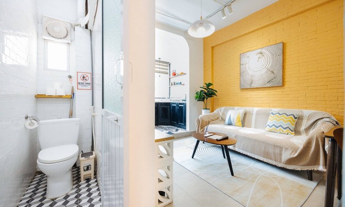 Old Quarter Apartment | UINQUE Railway View Apartment - SPACIOUS & PRIVATE