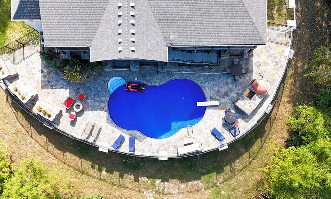 I-435 West KC-KS House | -Ultimate KC BNB-21 Guests-30 night min-Heated POOL-GoldenTee-Poker-KS Speedway-