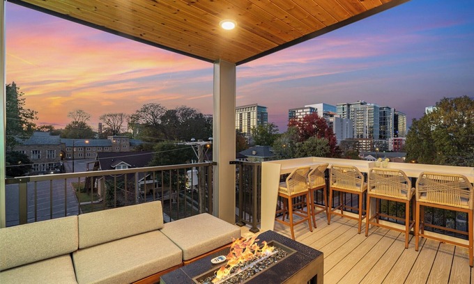 Music Row House | Ultimate Luxury Experience! 4BR w/Beautiful Rooftop Views! Close to Everything!