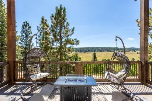 Duck Creek Village House | Ultimate Mtn Retreat - Game room-Fire Pits-Views-Bunk Room