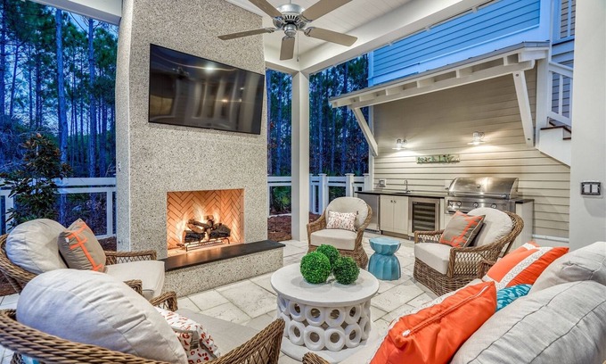 Watercolor House | Ultimate WaterColor Getaway: Bikes, Private Pool, Sonos, Luxury Living in the Camp District!
