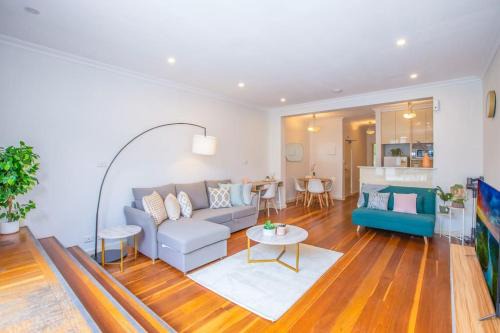 Ultimo Apartment | Ultimo Escape - Walk to City - Unique 2 Bedroom Apt - Sleeps 8