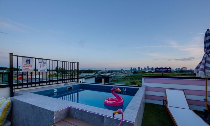 Talbot's Corner House | Ultra Heated Rooftop Pool! Arcade, Elevator, EV Charger, Sleeps 12, Full Home