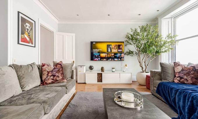 Belgravia House | Ultra Luxury 6 Bed Mansion Opposite Buckingham Palace with AC
