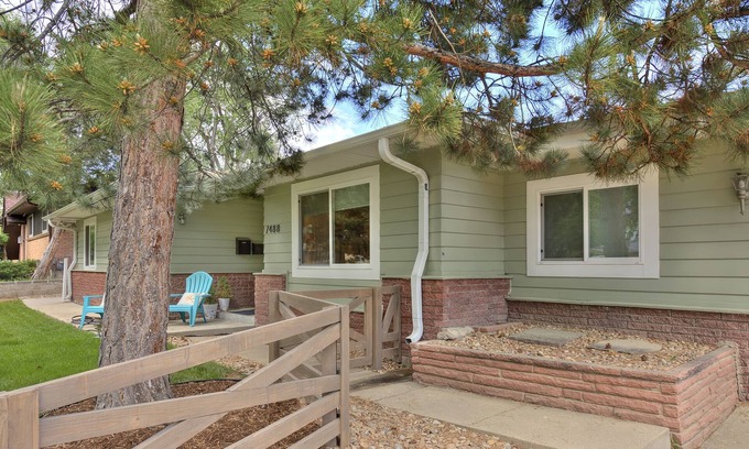 South Westminster House | Ultra-Modern Chic, 20 minutes to Downtown Denver!