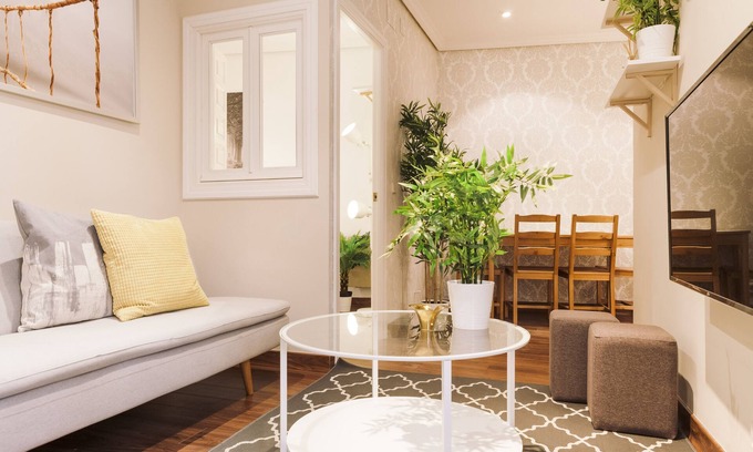 Sol Apartment | ✴Unbeatable location✴- "Sol&Mayor"- business&family 👨👩👧👧 Nespresso+ WIFI