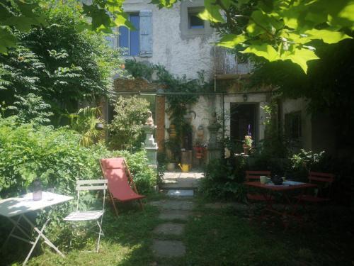Saint-Pons-de-Thomieres House | Une chambre au jardin