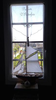 Domfront en Poiraie House | Une chambre en ville