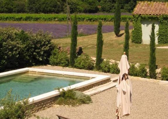 Taulignan House | Une chapelle en soie