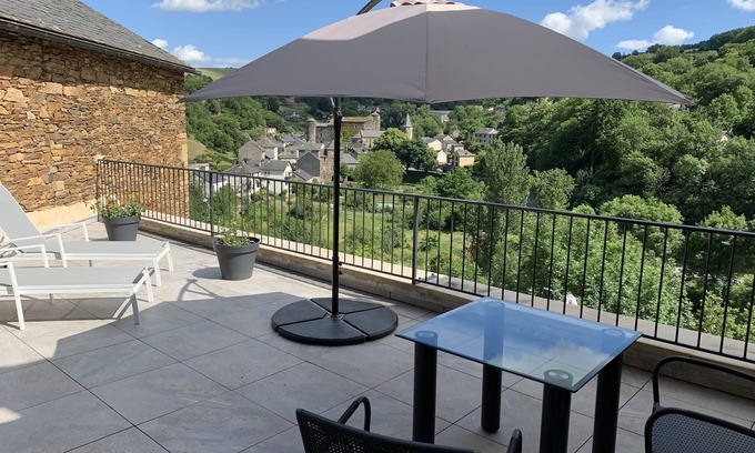 Coupiac House | Une Terrasse au Soleil