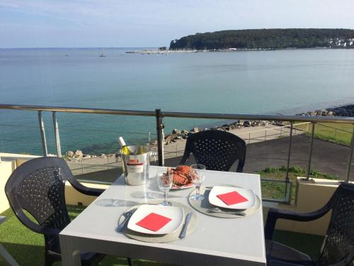 Crozon Apartment | Une terrasse sur la mer