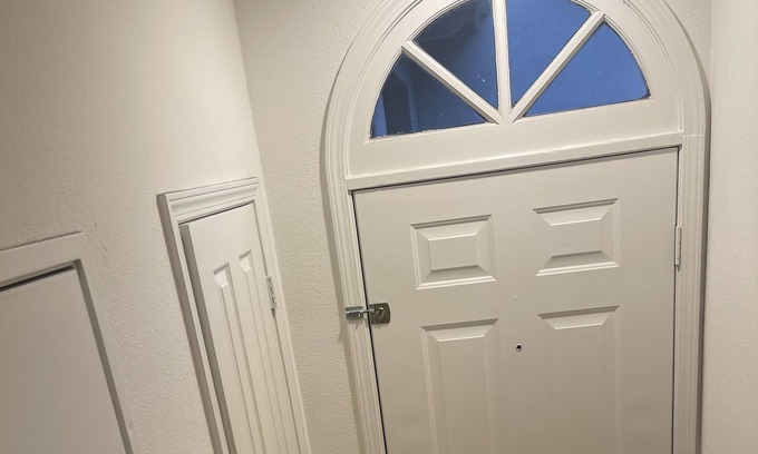 Newport Beach Condo | Unfurnished Townhome 2b2ba Central Location Newport Beach