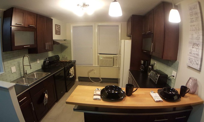 Historic Downtown Apartment | *UniQ-3Bdrm*.In HearT of DnTwn Jersey City!*5m-to-NY/Lower-Manh*20m-Mdtn!