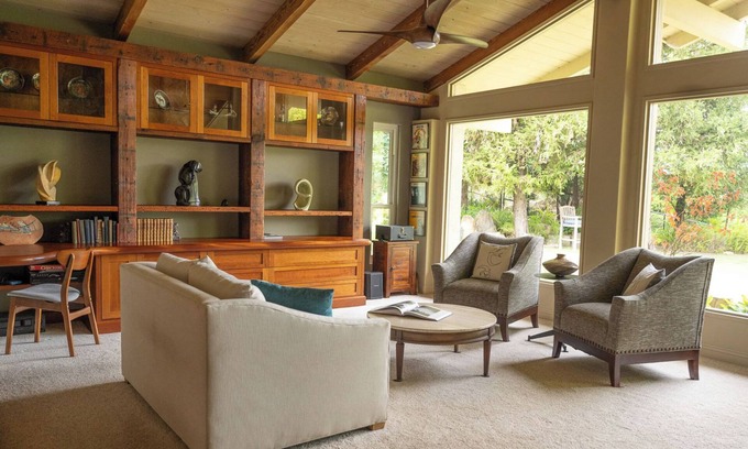 Rancho Santa Fe House | Unique 3-bed home on 1 acre in Rancho Santa Fe, close to racetrack and beaches.