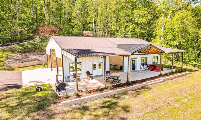 Grant Cabin | Unique and tranquil mountain-side getaway, close to Guntersville Lake.
