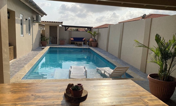 Oranjestad House | Unique Aruban style house incl. swimming pool, outdoor kitchen, toilet & shower!