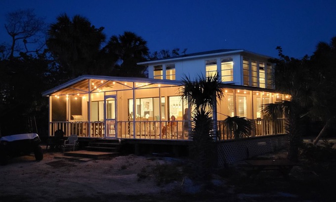 Naples House | UNIQUE BEACH TO BAY ISLAND GETAWAY, KEEWAYDIN AND FLORIDAS FINEST BEACH.