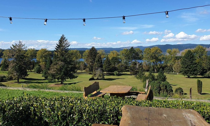 Mangakino Cabin | Unique Cabin with Lake Views