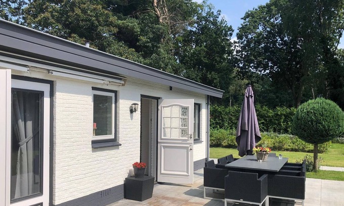 Municipality of Harderwijk Ski Chalet | Unique chalet in Harderwijk with large garden