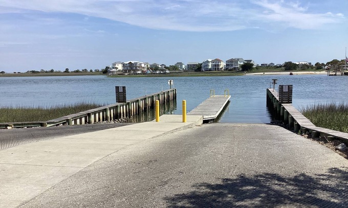 Shallotte House | Unique home and cottage directly across the street from intracoastal waterway