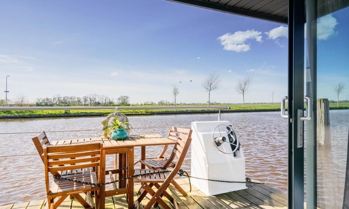 Steenwijk Boat Rental | Unique Houseboat in Steenwijk near Giethoorn