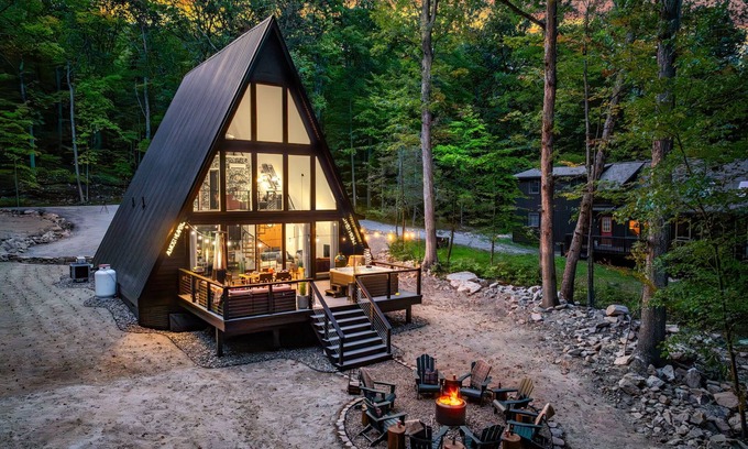 Berkeley Springs Cabin | Unique & Luxe Gem: Hot Tub, Fire Pit, Office, Community Pool