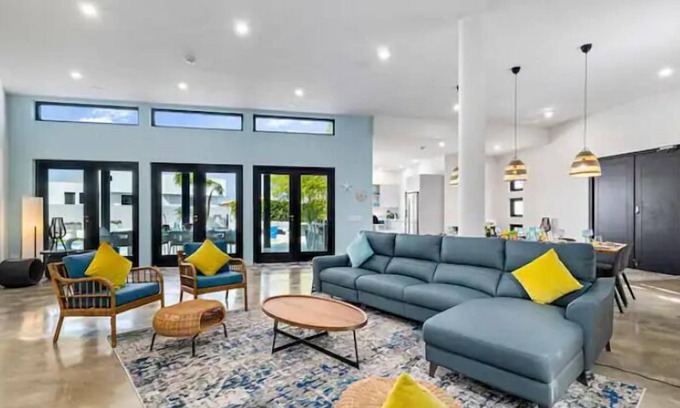 Esmeralda Villa | Unique Modern 4BR w/Large Private Pool & Mini Golf