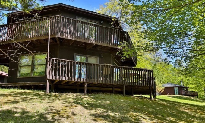 Puposky Cabin | Unique Octagon Treehouse w/Private Jacuzzi