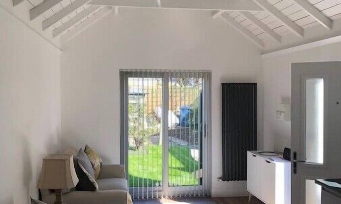 March House | Unique one bed contemporary bungalow town centre