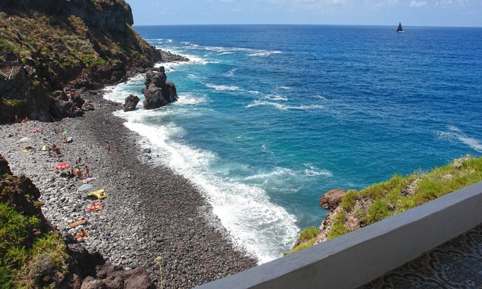 Malfa House | Unique panoramic house in Salina