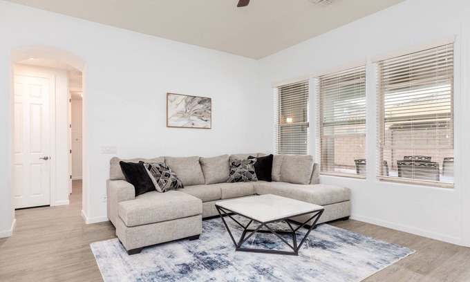 Montelena House | Unique Queen Creek home with pool & hot tub