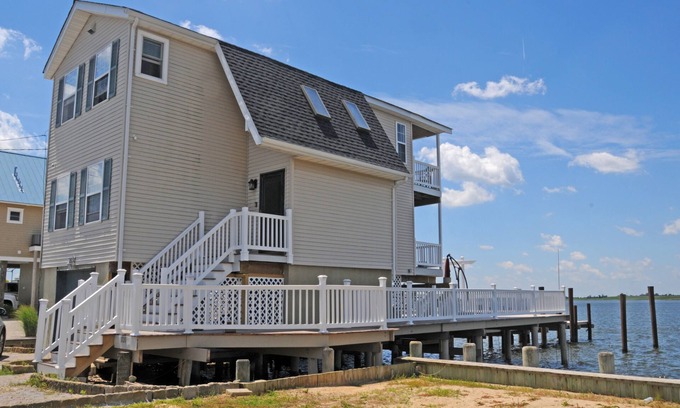 Tuckerton Beach House | Unique & spacious house with boat docks in Tuckerton beach, NJ