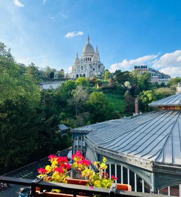 Montmartre Apartment | Unique View of Sacre Coeur!
