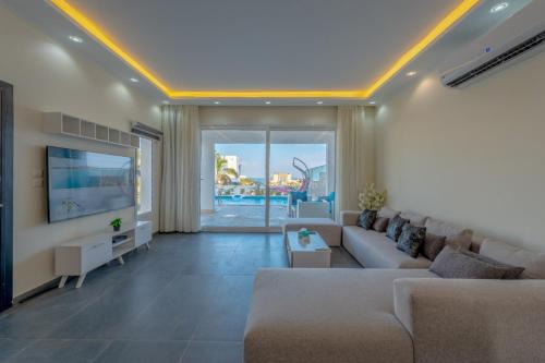 Sahl Hasheeh Villa | unique villa with heated pool and Spa
