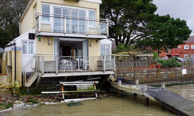 New Forest District House | Unique waterside home in stunning location.