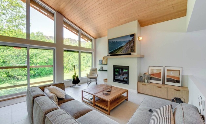 Beaupre Cottage | Unit 206 ski-in/ski-out - 4 bedrooms chalet for 12 people