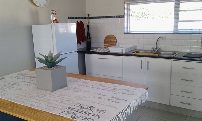 Parow Apartment | Unit Elaine, a cozy 1-bedroom apartment in serene Cape Town with free WiFi.