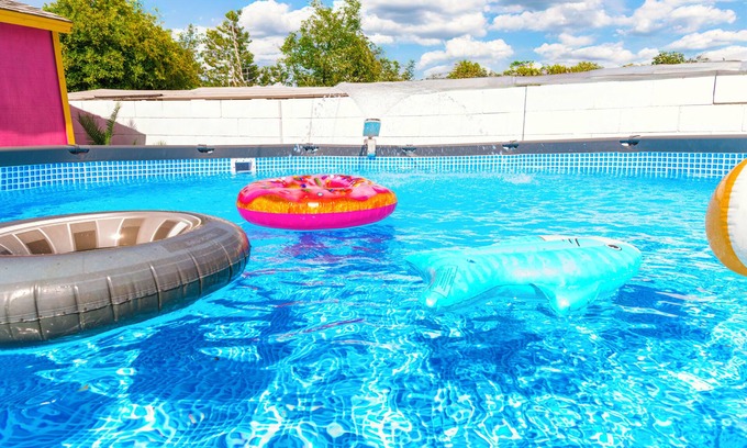 Burbank House | Universal Studios Themed 3BR Home~Pool+Arcade+Movie Room Close to Universal