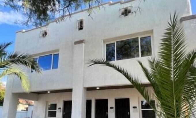 West University Apartment | University Blvd- Sleeps 12 & Free Parking