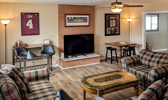Tallahassee House | University Family & Friends House, 4 bedrooms,2 baths, sleeps 12,near FSU & FAMU