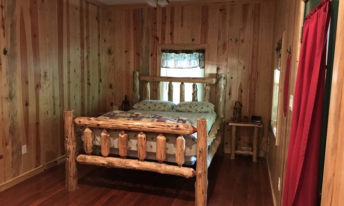 Lone Rock Cabin | Unlimited Sportman's Cabin * White River* Free WIFI