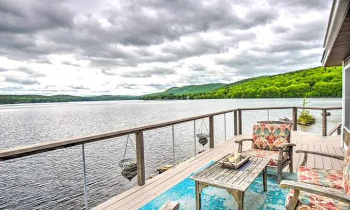 Enfield House | Unmatched Lakefront Home