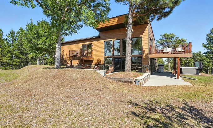 Keystone Cabin | Unmatched views of Mt. Rushmore and Black Elk Peak on 17 acres with hot tub
