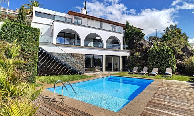 Garajau House | Unmei Villa by LovelyStay