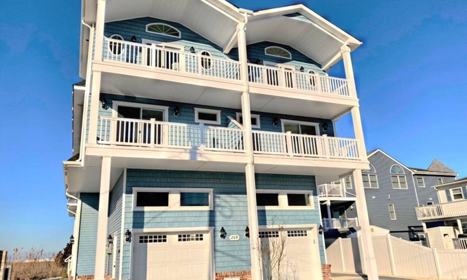 Townsend's Inlet House | Unrestricted views of the intercoastal waterway on 75th Street