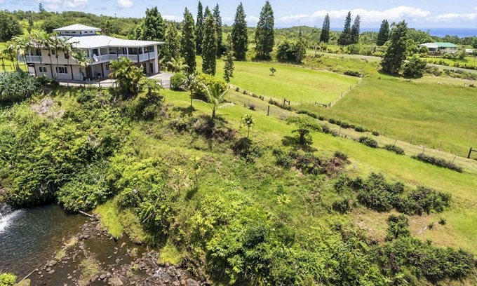 Hilo House | Unspoiled, Undiscovered, Unforgettable Waterfall Farm Overlooking Hilo Bay
