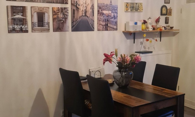 Oberbilk House | Unusual and creatively furnished living center in the city.